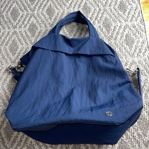 Lululemon On My Level bag